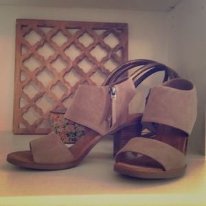 Toms Tan Suede Sandals (NWOT)